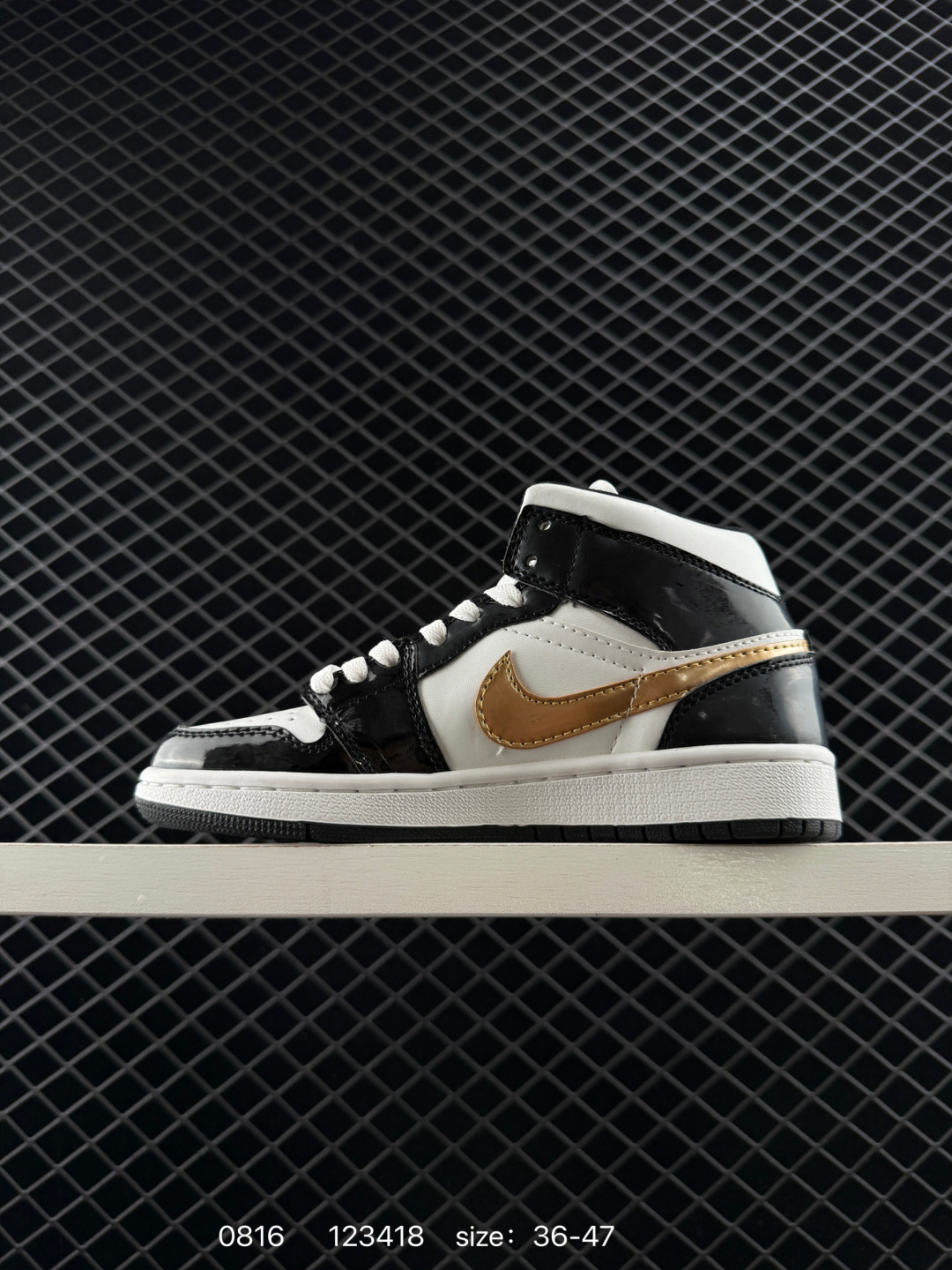 Air Jordan 1 Mid “Bred Toe”